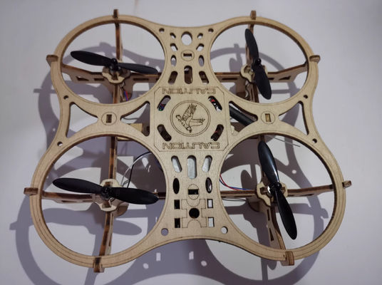 S1 Modelo de UAV de Cuad Copter de madera ensamblada DIY Competencia de modelo de avión escolar
